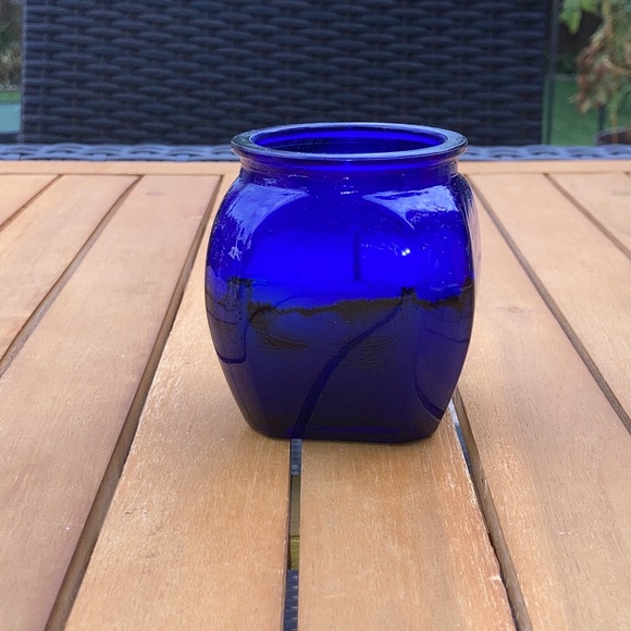 Vintage scented candle in blue glass jar - Picture 7 of 10